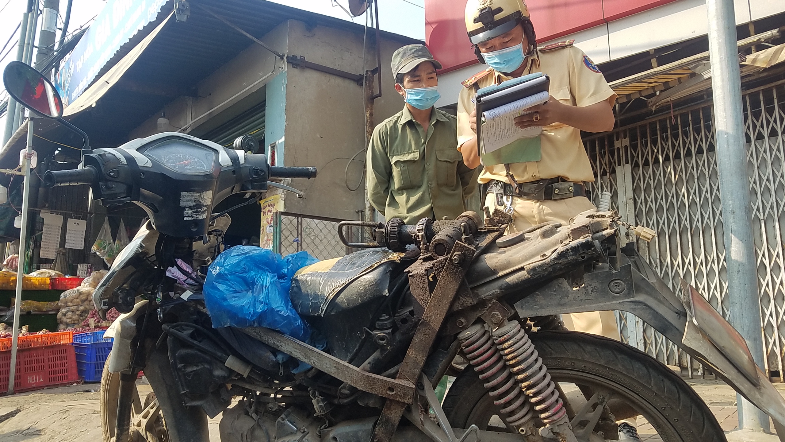 Phóng Sự Việt Nam Mới Nhất 2017 Hiểm họa từ xe máy cũ nát  YouTube